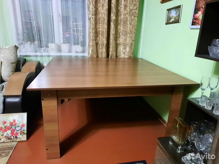 Стол