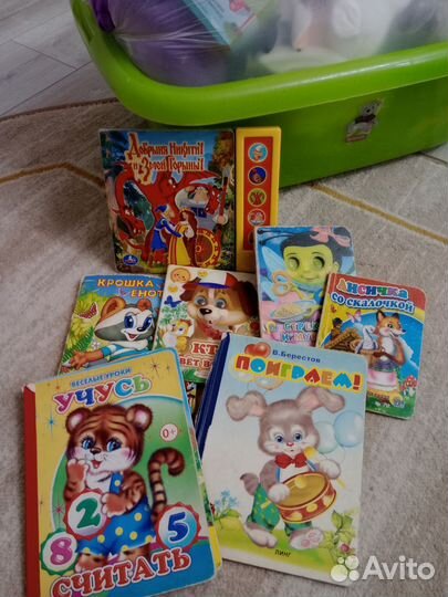 Ванночка для купания, горшок, игрушки, книжки