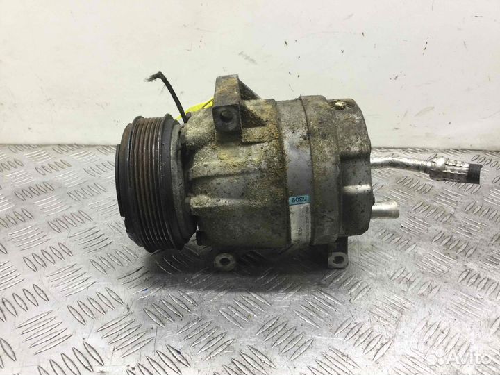 Компрессор кондиционера Renault Megane 7700105765;