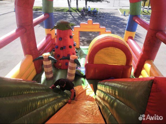 Надувной батут с горкой