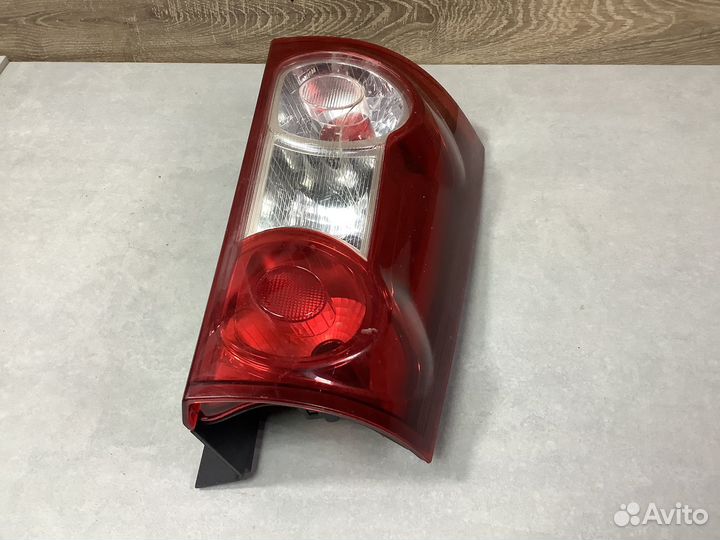 Фонарь левый LADA Largus