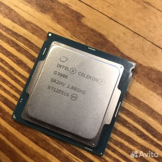 Процессор и куллер Intel celeron G3900