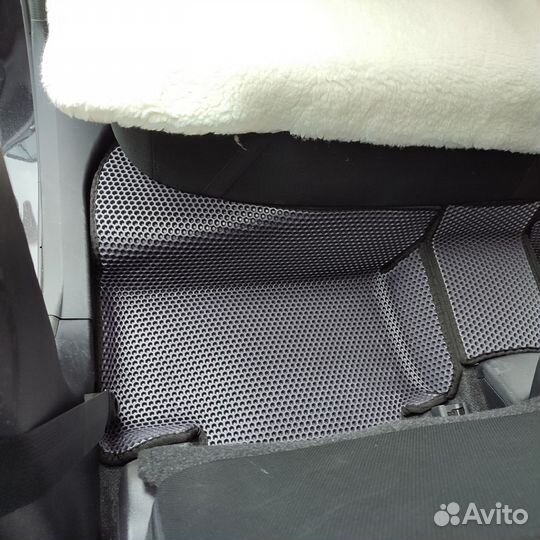 Комплект EVA ковриков на Toyota Raize с бортами