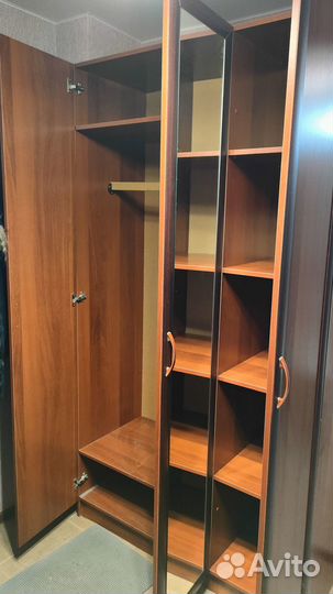 Шкаф распашной с зеркалом 3-х створчатый