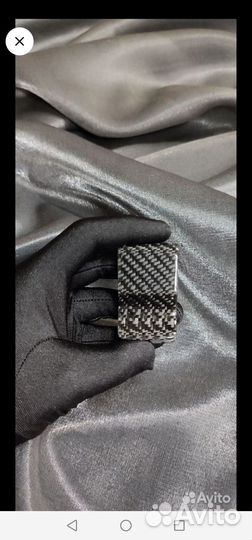 Зажим для денег из карбона