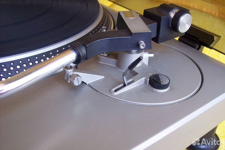 Проигрыватель пластинок Technics SL-1200 1972 год
