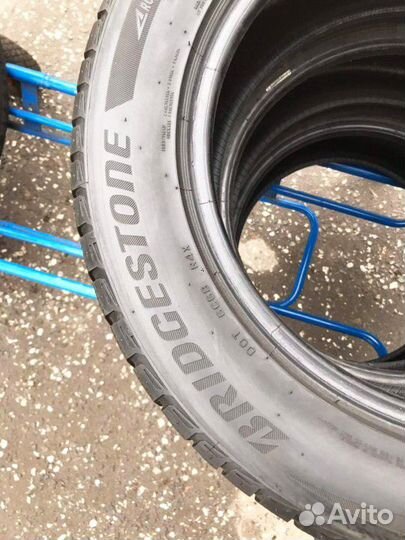 Bridgestone Blizzak LM-80 235/55 R18