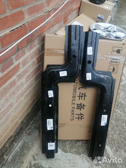 Новый усилитель пола правый Jeep Cherokee KL