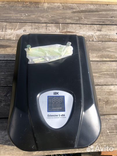 Стабилизатор напряжения настенный