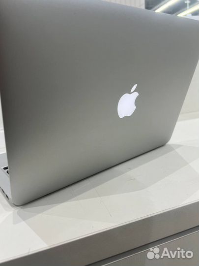 MacBook Pro 13 2015 I5/8/256