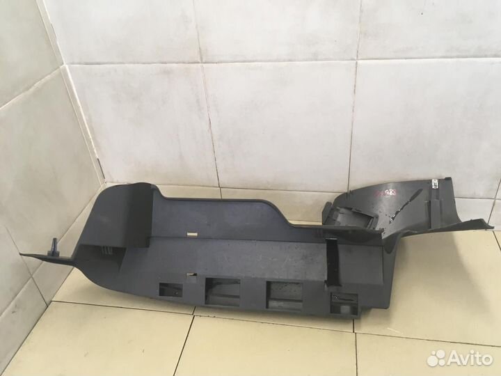 Держатель задней полки Focus II 2005-2008