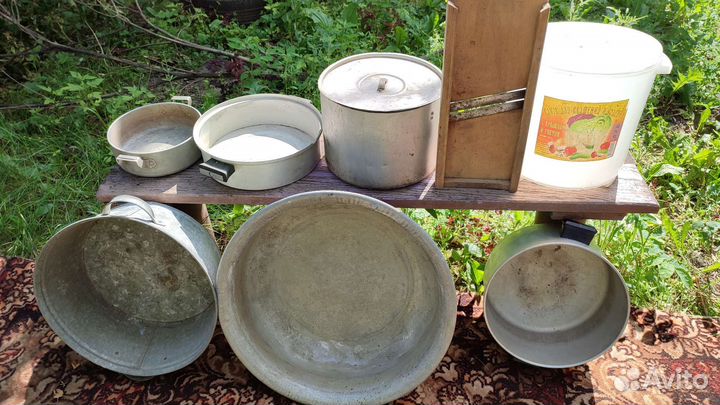 Кастрюли,тазы, бак и бидоны для хозяйства б/у
