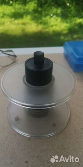 Устройство для наклеивания круглых наклеек на CD