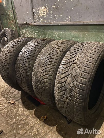 Yokohama W.Drive V905 235/55 R17 103V