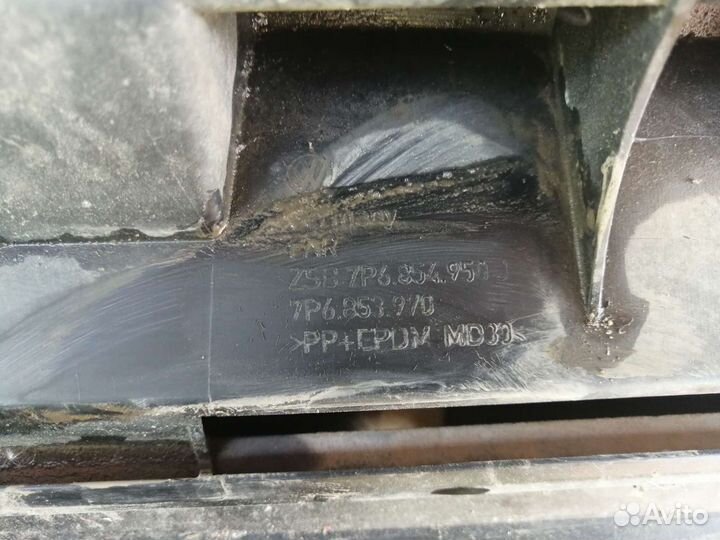 Накладка задней правой двери Volkswagen Touareg 2