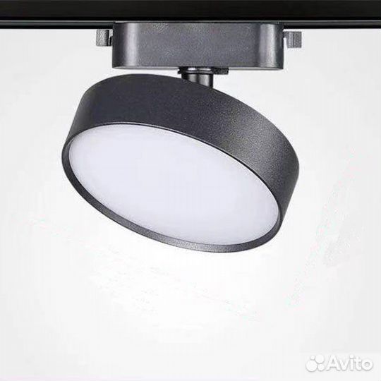 Трекинговые светильники 8шт. + трек 6шт