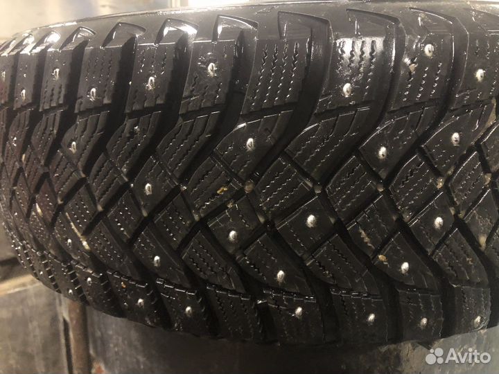 Goodyear UltraGrip Arctic 2 SUV 215/60 R17