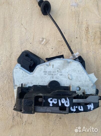 Замок двери передний правый Volkswagen Polo 5