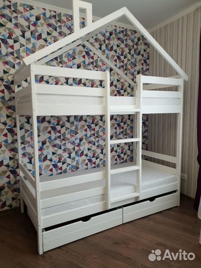 Двухъярусная кровать - домик из массива березы