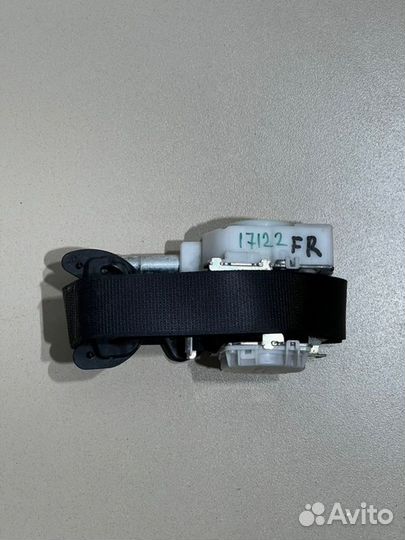 Ремень безопасности передний правый Toyota Camry