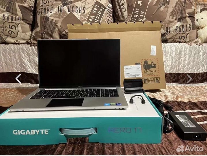 Ноутбук Gigabyte aero 17 XE5 XE5-73RU744HP