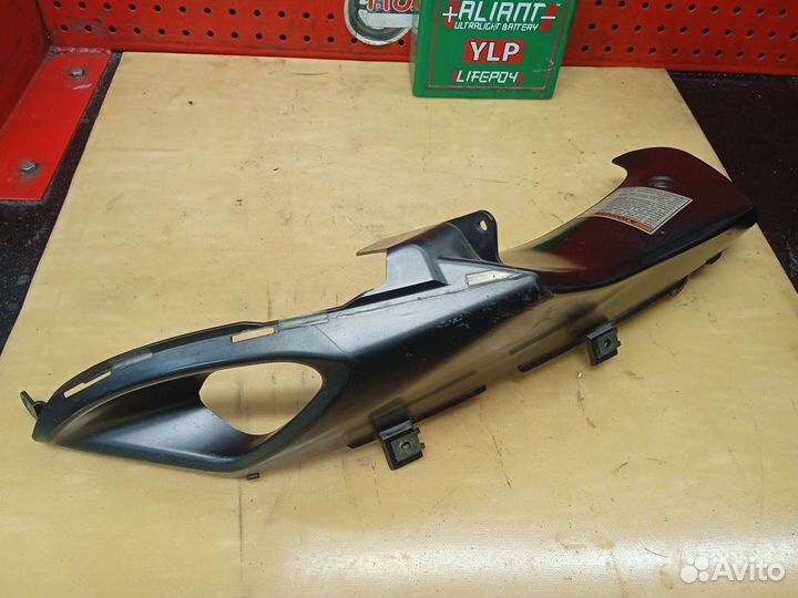 Suzuki GSX-R 1000 K5 - K6. Пластик воздуховода