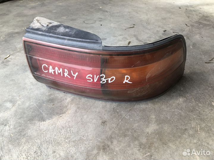 Фонарь задний правый Toyota Camry SV30