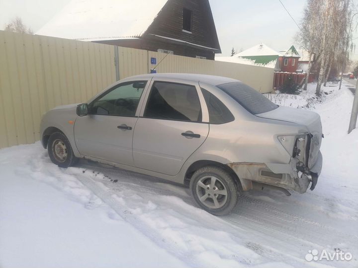 LADA Granta 1.6 МТ, 2013, битый, 120 000 км