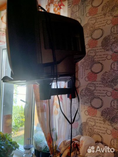 Телевизор с подставкой Samsung