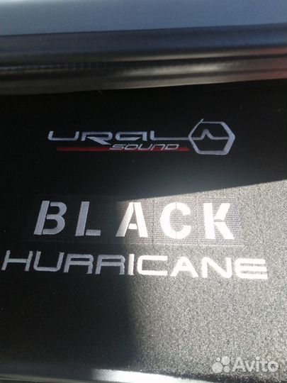 Сабвуфер и усилитель в автомобиль