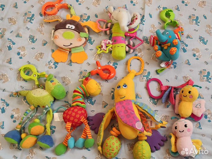 Развивающие игрушки для малышей пакетом