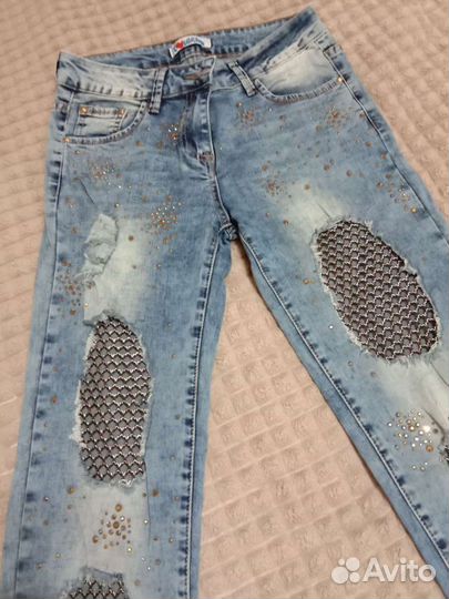 Джинсы новые 25
