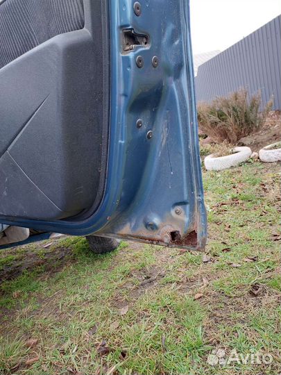 Дверь передняя правая renault sandero 1