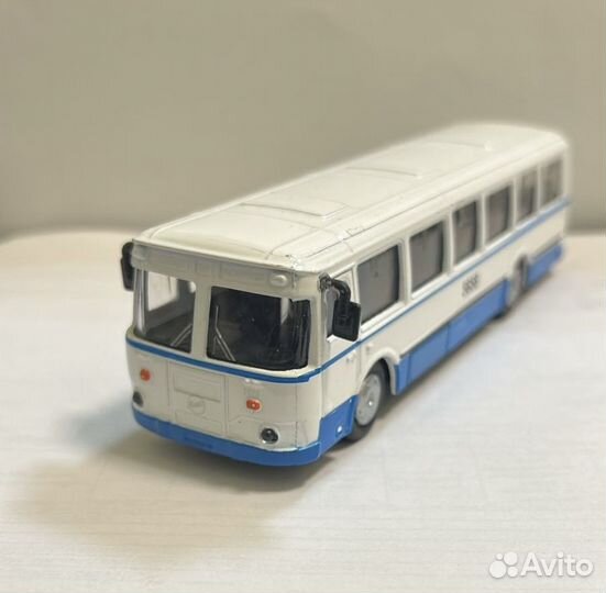 Игрушка металл Автобус Лиаз,15см,белый