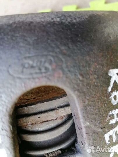 Суппорт передний левый Форд Торнео Коннект