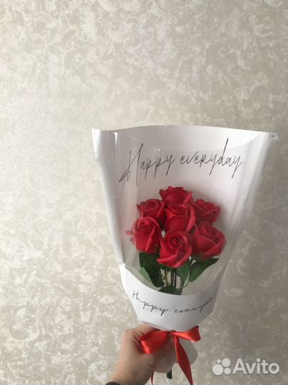 Букет из 7 красных мыльных роз