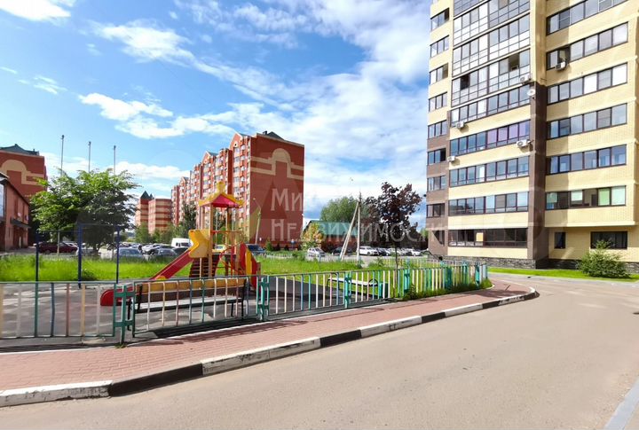 2-к. квартира, 77 м², 1/17 эт.
