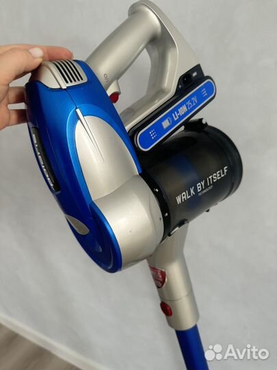 Пылесос вертикальный