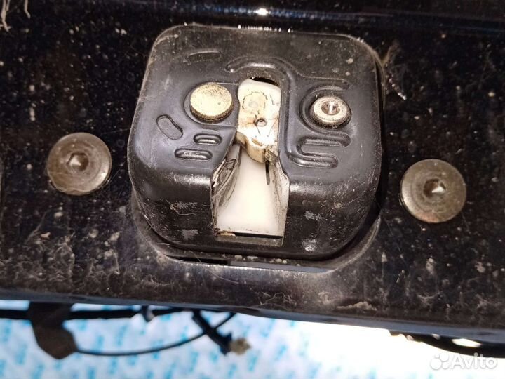 Замок багажника Honda Elysion