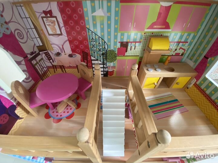 Кукольный домик с мебелью