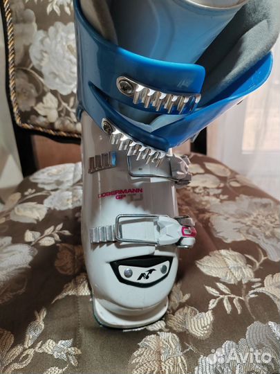 Продам горнолыжные ботинки детские