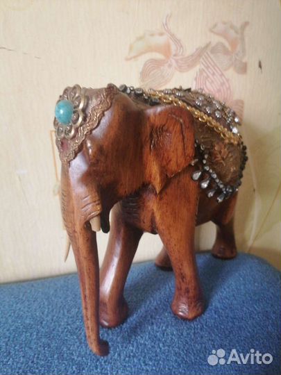 Статуэтка слон из дерева