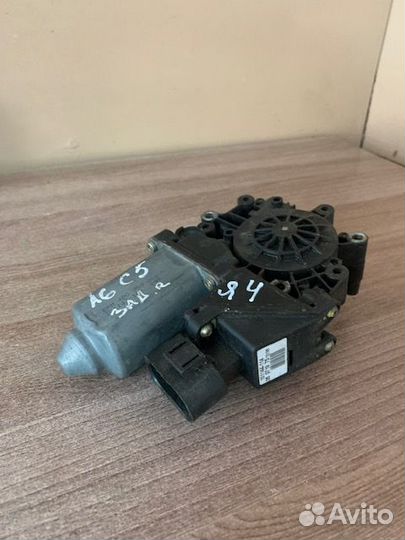 Моторчик стеклоподъемника A6 C5 правый