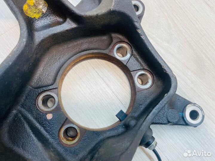 Цапфа задняя левая Subaru Forester 4 SJ