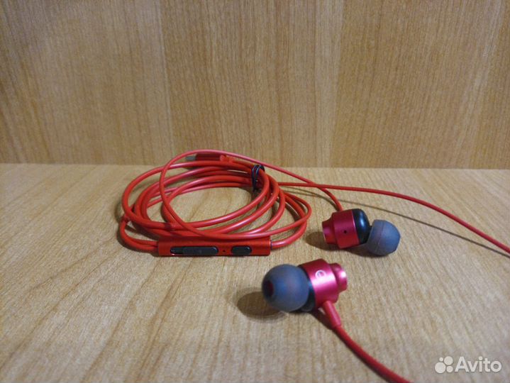 Проводные наушники с микрофоном