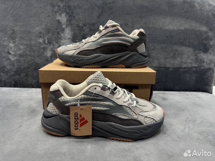 Кроссовки Adidas yeezy boost 700 v2