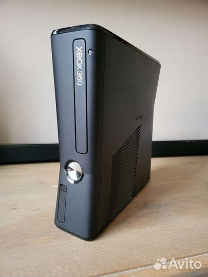 Xbox 360 S + Kinect, 9 игр