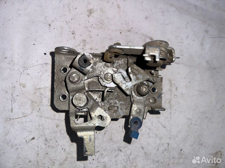 Замок двери передний правый Daewoo Nexia K32 2009
