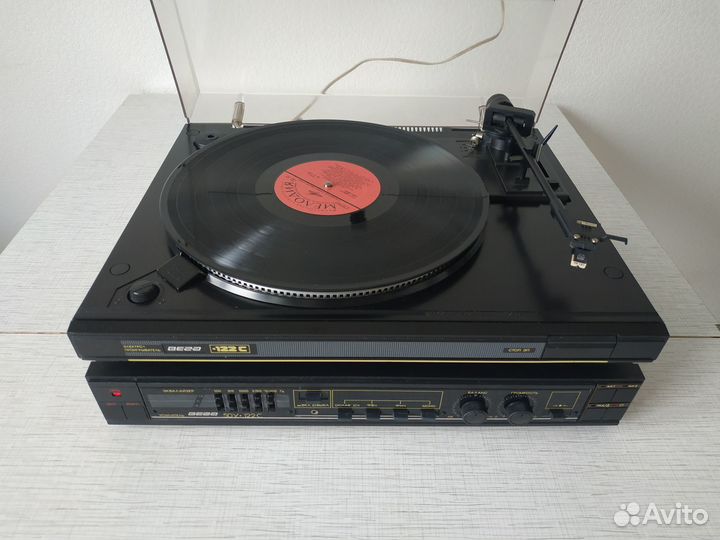 Проигрыватель винила Вега-122 с усилителем