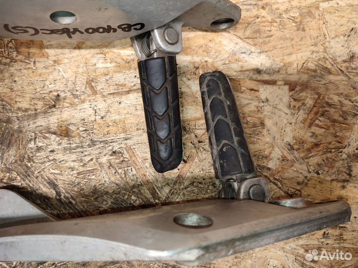 Cb400 vtec передняя подножка